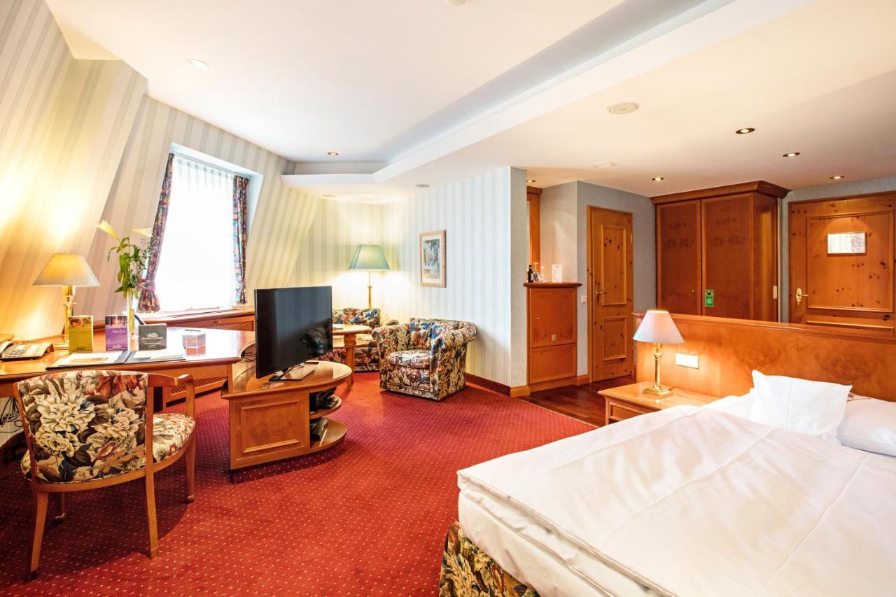 Waldhaus Reinbek Hotel ภายนอก รูปภาพ