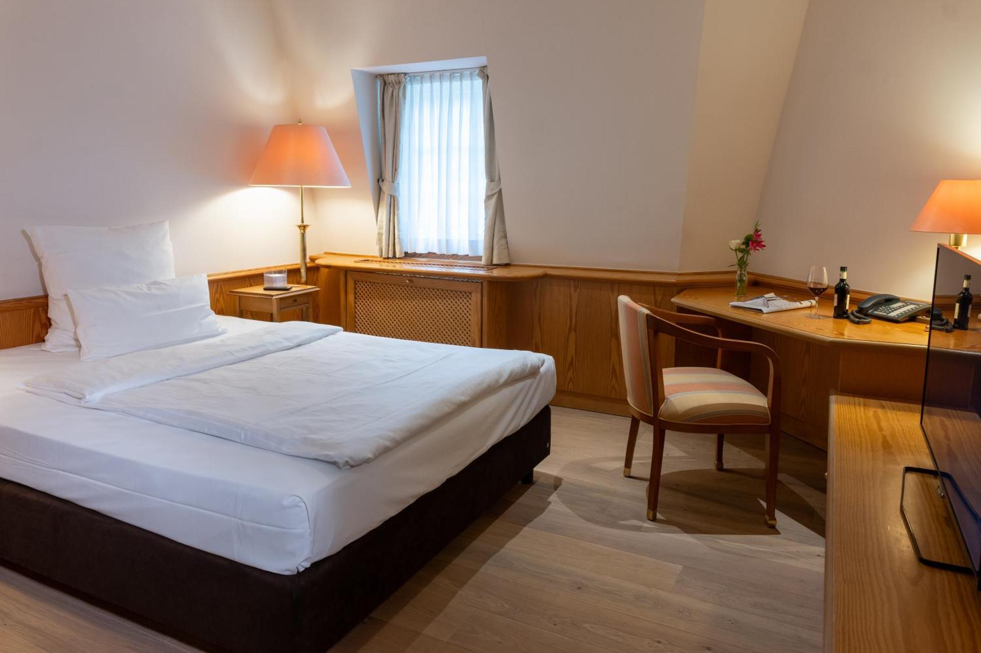 Waldhaus Reinbek Hotel ภายนอก รูปภาพ