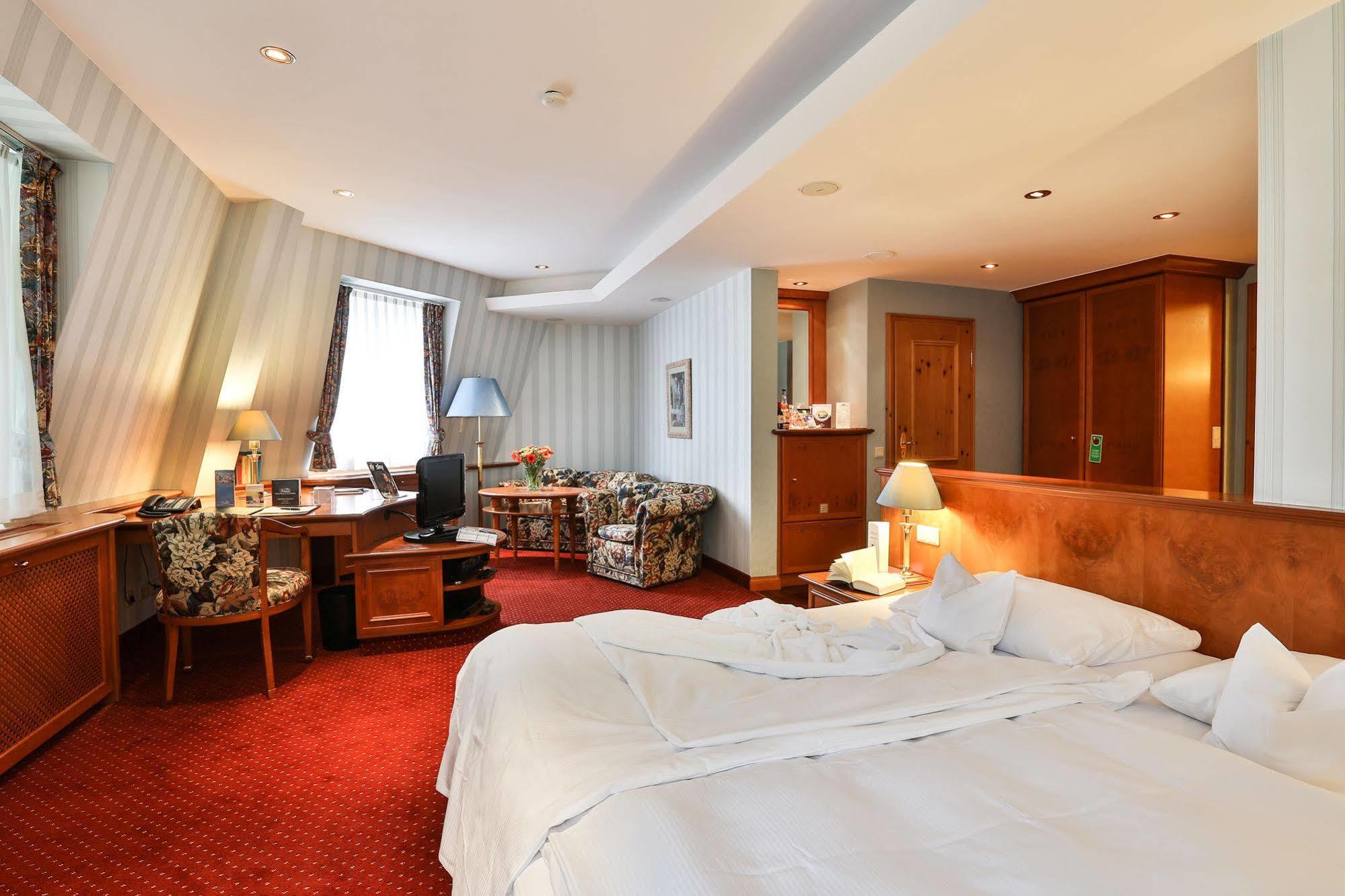 Waldhaus Reinbek Hotel ภายนอก รูปภาพ