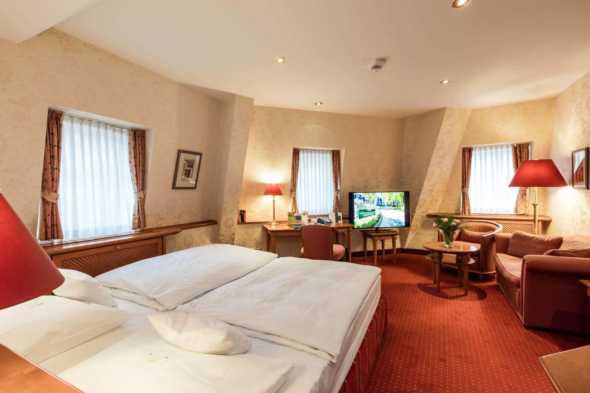 Waldhaus Reinbek Hotel ภายนอก รูปภาพ