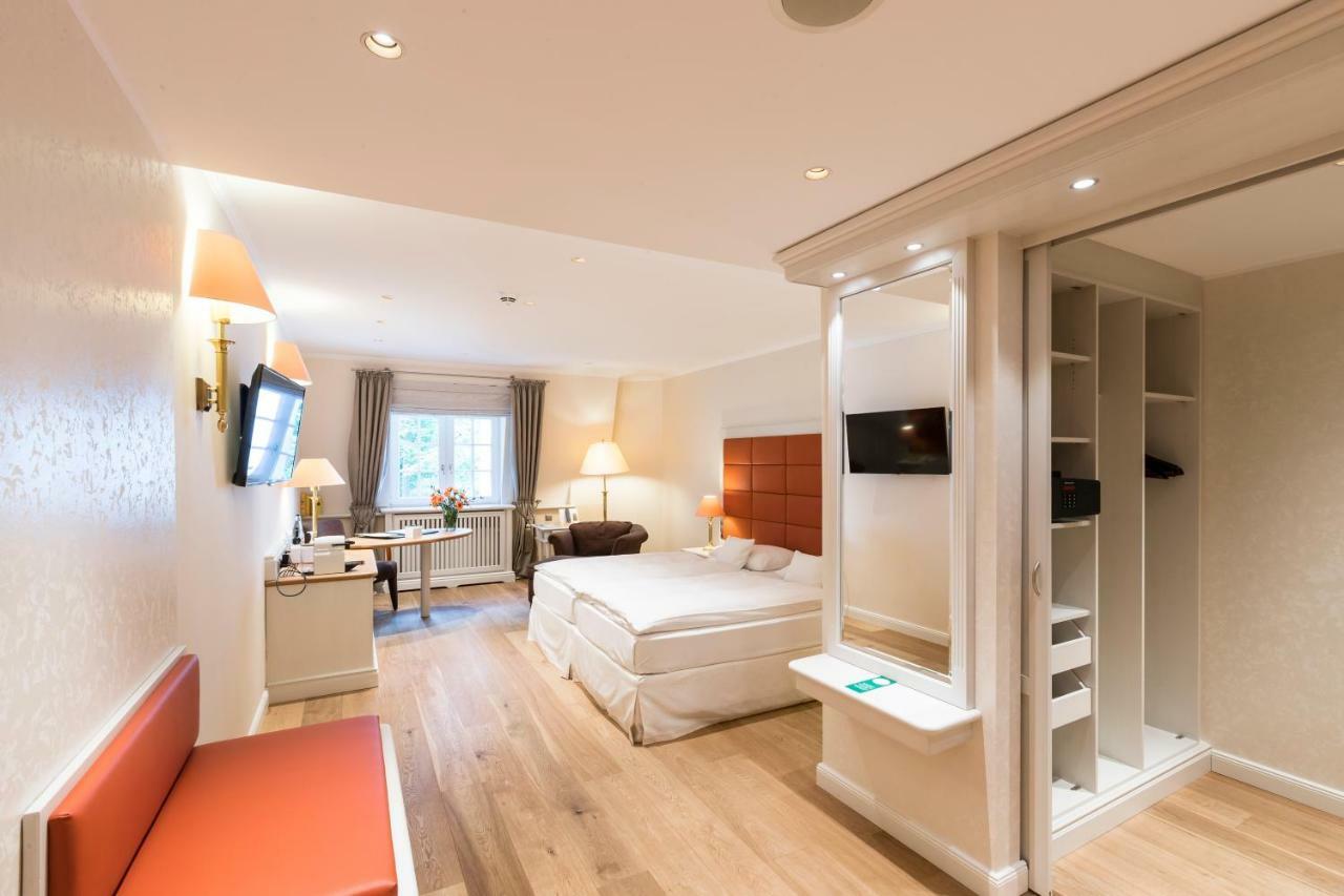 Waldhaus Reinbek Hotel ภายนอก รูปภาพ